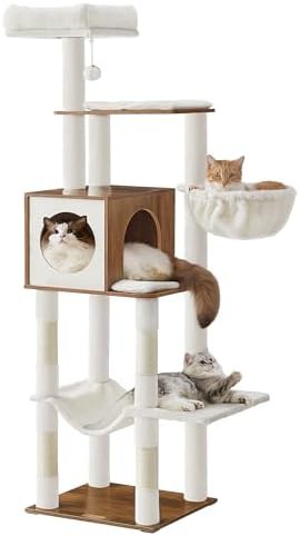 Extra tall scratching tower with integrated hammock